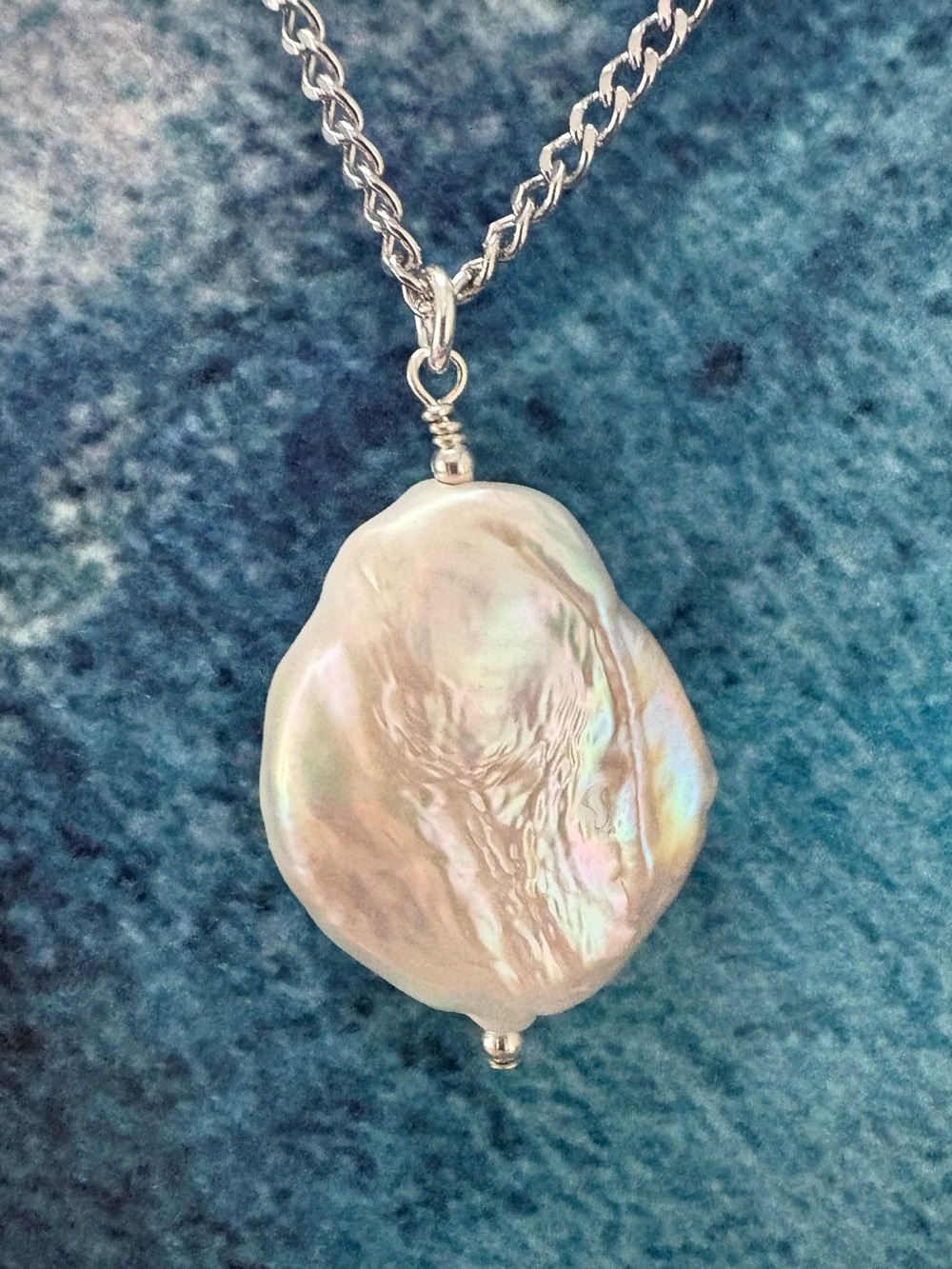 Freshwater Baroque Pearl Pendant Necklace in Iridescent White